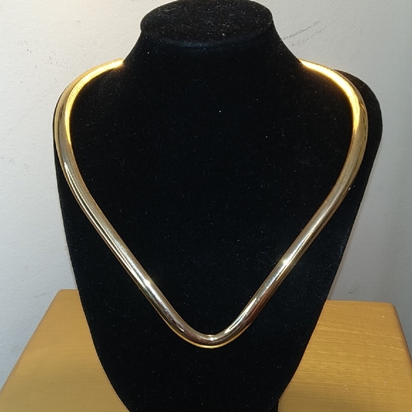 Jewelry - Elegant Gold Necklace